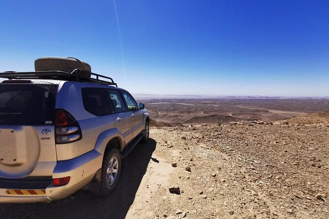 In Depth Introduction of the Ramon Crater - A guide who works well with mixed-age groups