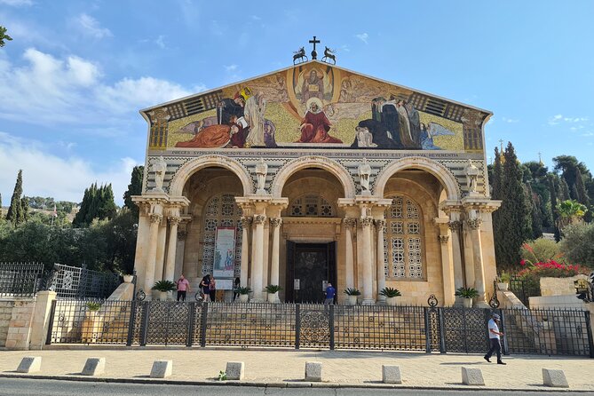 In The Footsteps of Jesus Day Tour - Dguide Self Guiding App - Damascus Gate and the change from old city to open road