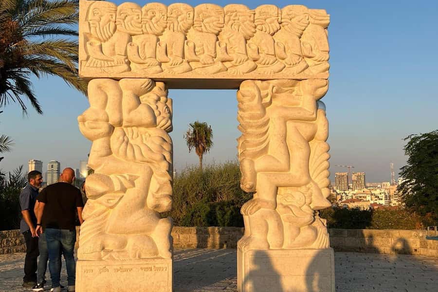 Jaffa: Old City, Port & Shuk Hapishpishim Walking Tour - Kdumim Square and the Old City lanes