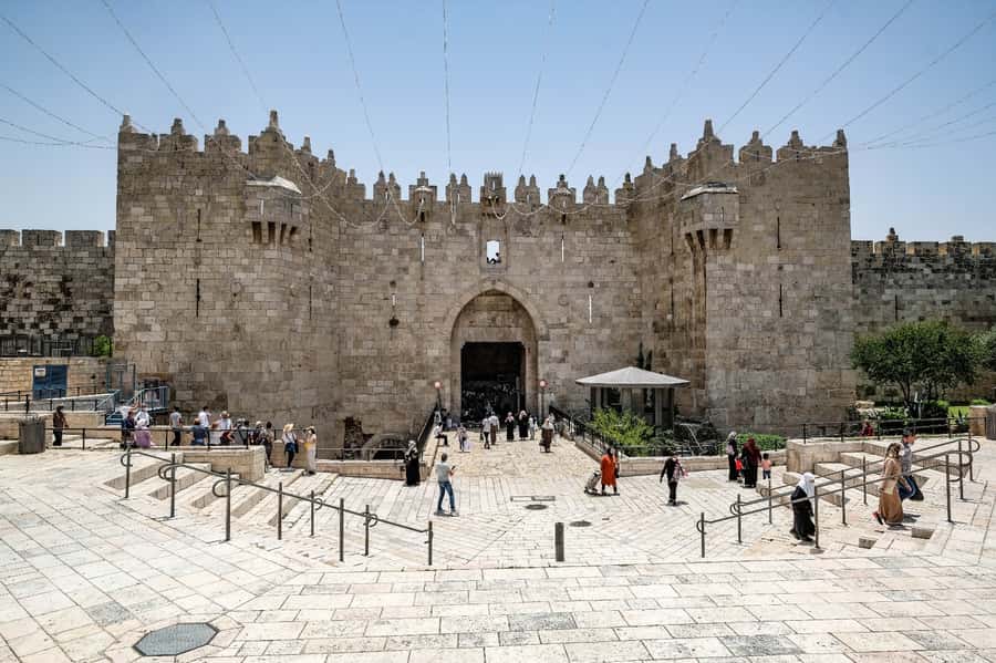 Jerusalem: 3–Hour Old City Tour in French - The Jewish Quarter and the Western Wall