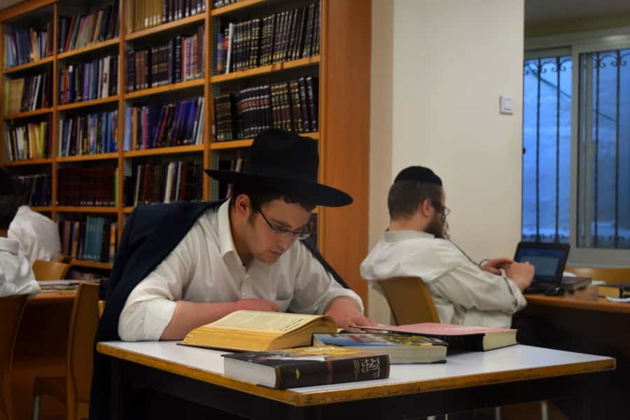 Jerusalem: Meet the Orthodox Jews Tour - Walking through a traditional neighborhood
