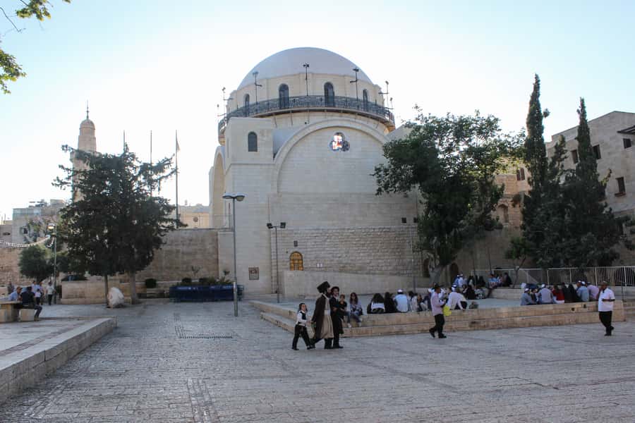 Jerusalem: Old City Shabbat Experience and Walking Tour - Arriving at the Western Wall