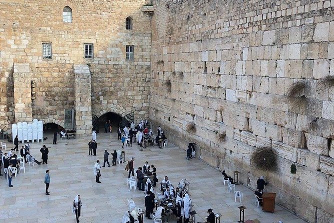 JERUSALEM private tour with ELAD VAZANA - Life in Israel & Palestine Then & Now - Lunch at Muristan Market