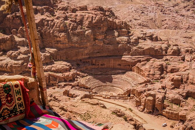Petra 1-Day Tour from Jerusalem with FREE Authentic Lunch - Entering Petra through the Siq
