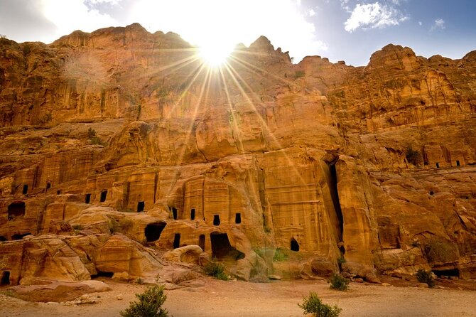 Petra 1-Day Tour from Tel Aviv with FREE Authentic Lunch - The included local lunch