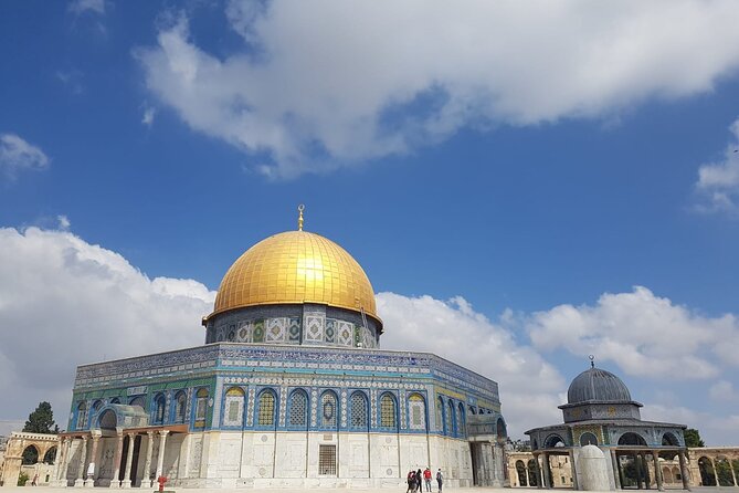 Private Walking Tour in the Old City of Jerusalem - The Western Wall brings the story into the present