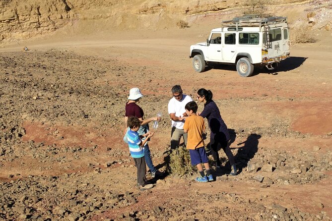 Sunset time Ramon Crater Jeep tour, bonfire and stargazing - Crossing the crater by private 4x4