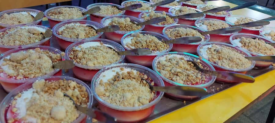 Tel Aviv: 2-Hour Jaffa Flea Market Tour with Tastings - What the guide adds to the food