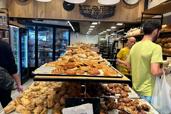 Tel Aviv: Carmel Market Food Tasting Tour “Shuk Hacarmel” - Family vendors and stories of Tel Aviv