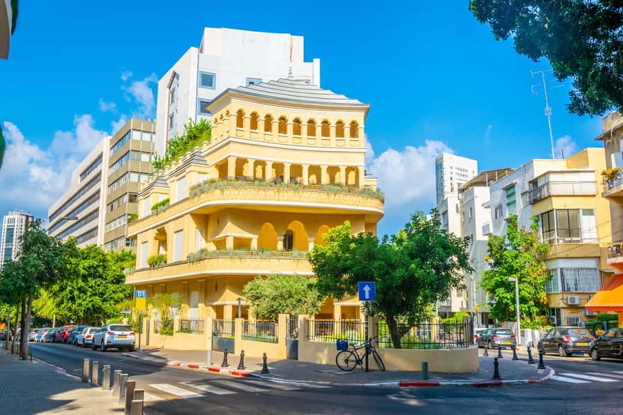 Tel Aviv: Carmel Market & Tel Aviv Tour with Tastings - Group pace, communication, and comfort