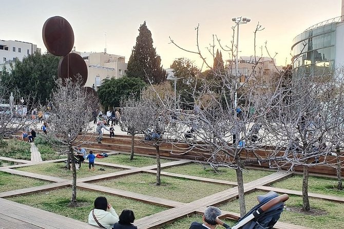 Tel Aviv Highlights Bike Tour - Rothschild Boulevard and the White City