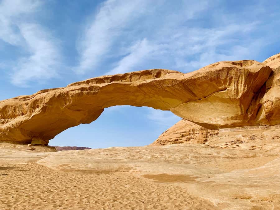 Tel Aviv: Petra & Wadi Rum 2-Day Glamping Trip with Flights - A private tent in a Bedouin camp