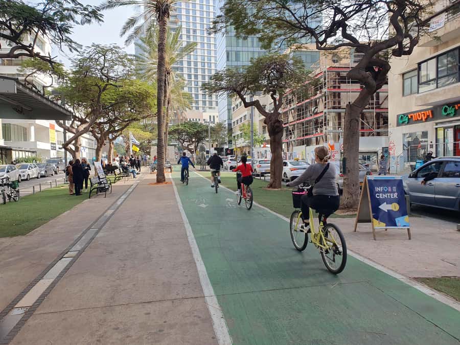 Tel Aviv: Private Bike Tour - Rothschild Boulevard and Rabin Square