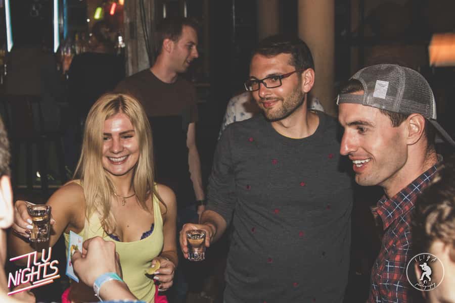 Tel Aviv: Pub Crawl with 4 Stops and Free Shots - A fast route into Tel Aviv after dark
