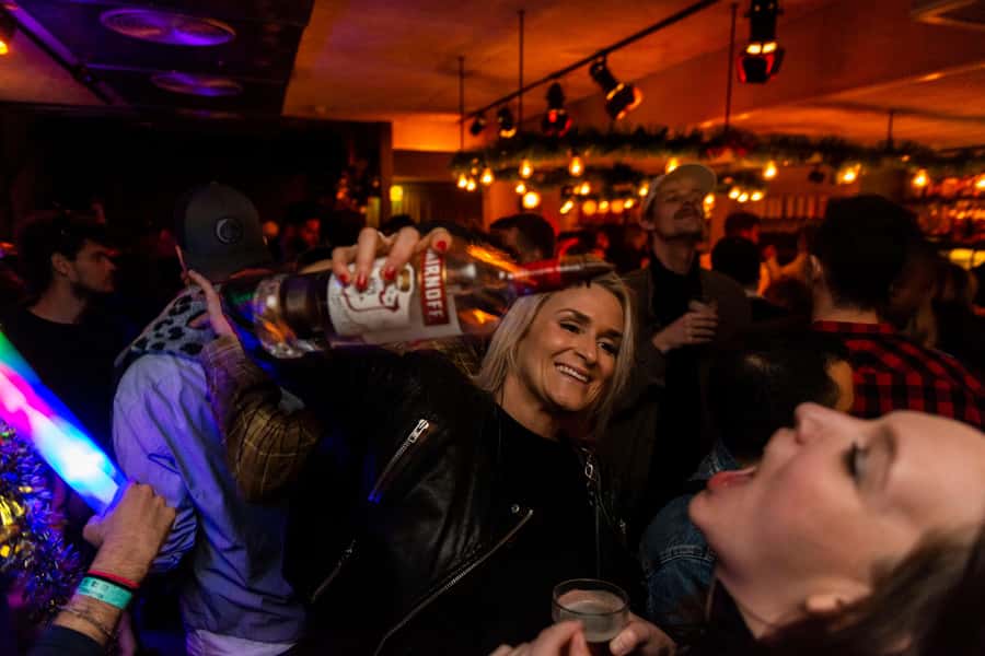 Tel Aviv: Pub Crawl with 4 Stops and Free Shots - Four bars, four different moods