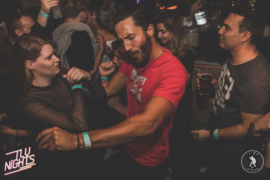 Tel Aviv: Pub Crawl with 4 Stops and Free Shots - What the VIP entry is really worth