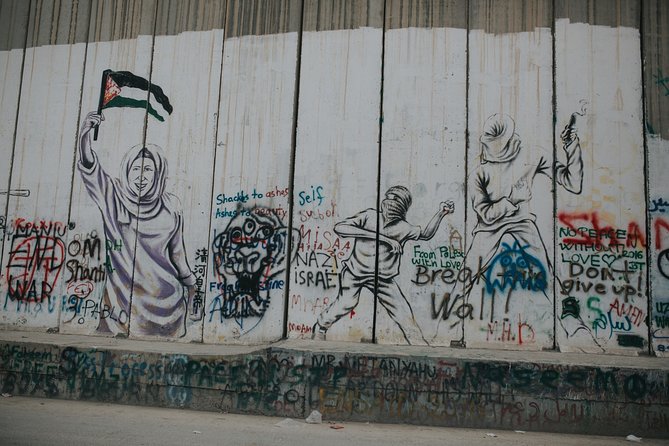 West Bank Tour from Tel Aviv - Ramallah on foot and at Yasser Arafat’s tomb